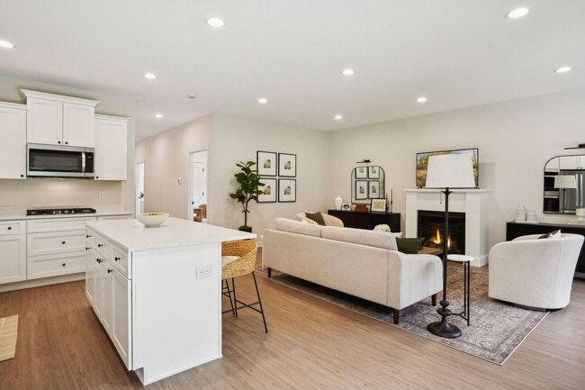 Building Photo - 3 Bedroom Twin Home With Extras