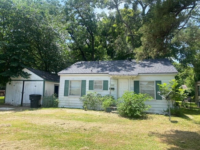 Photo - 2622 Lamar St