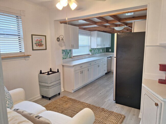 Photo - WALK TO THE BEACH - 3BR 2BA PARTIALLY FURNISHED