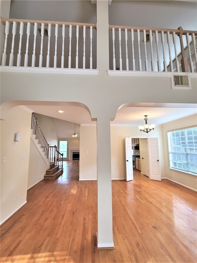 Photo - 1719 Abellfield Ln