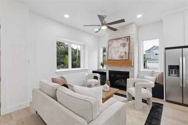 Photo - 1000 W 10th St