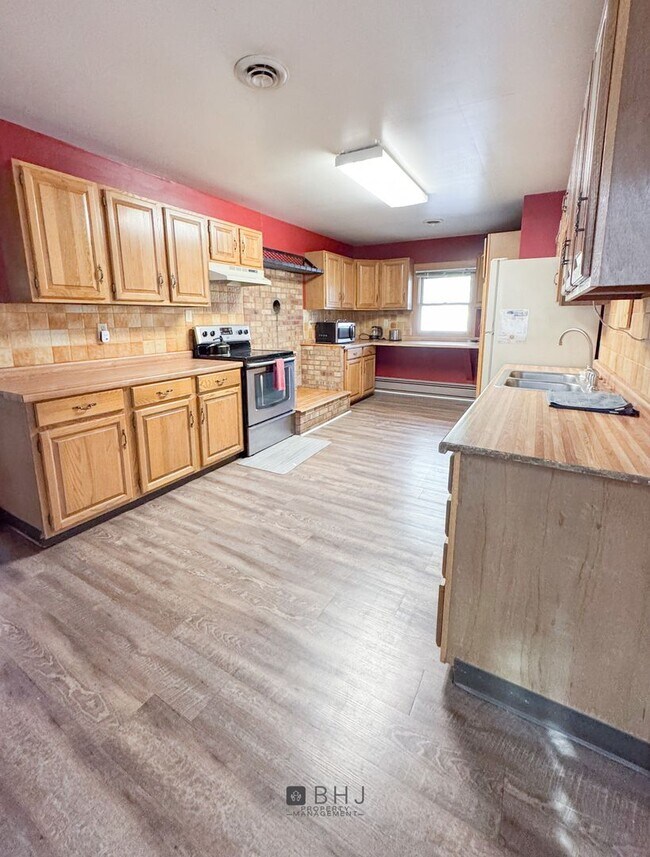 Photo - SHORT TERM 6 MONTH ONLY - Dog Friendly 3 b...