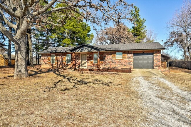 Photo - Stunning home in Choctaw with 3 bedrooms and 1.5 bathrooms!