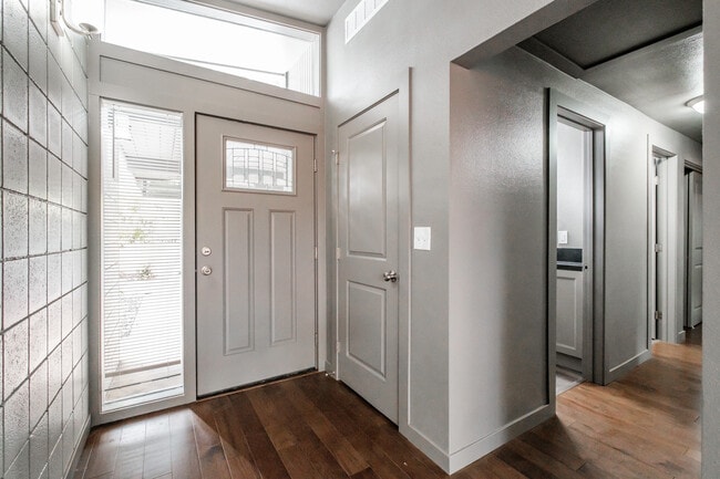 Photo - 837 Woodmansee Ct SE