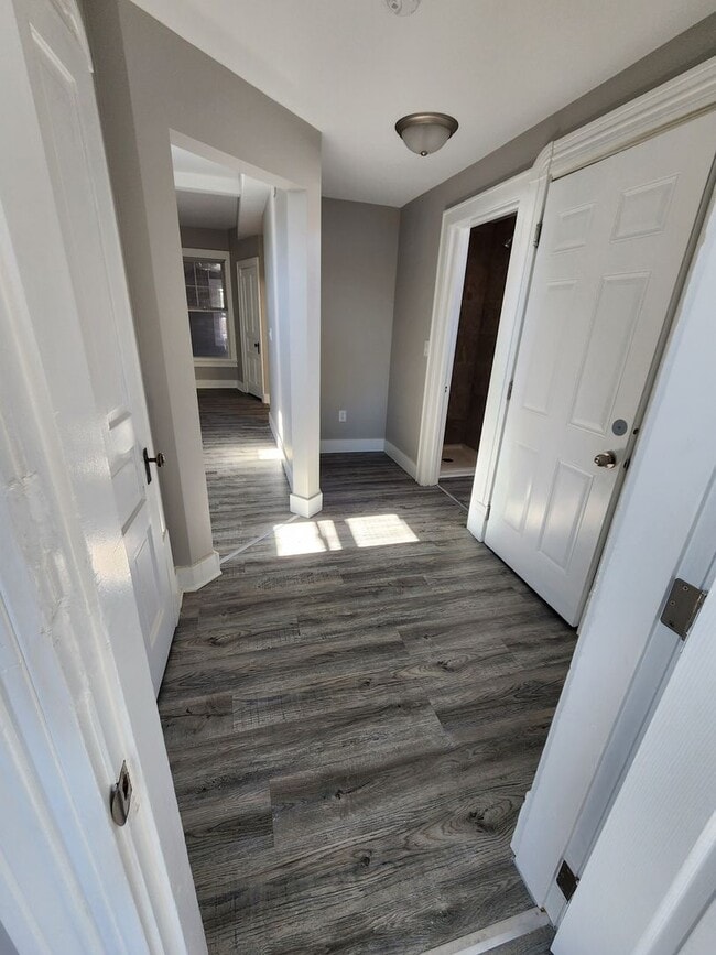 Photo - Large 1BR Unit - Freshly Remodeled Unit DBQ - 1449-05