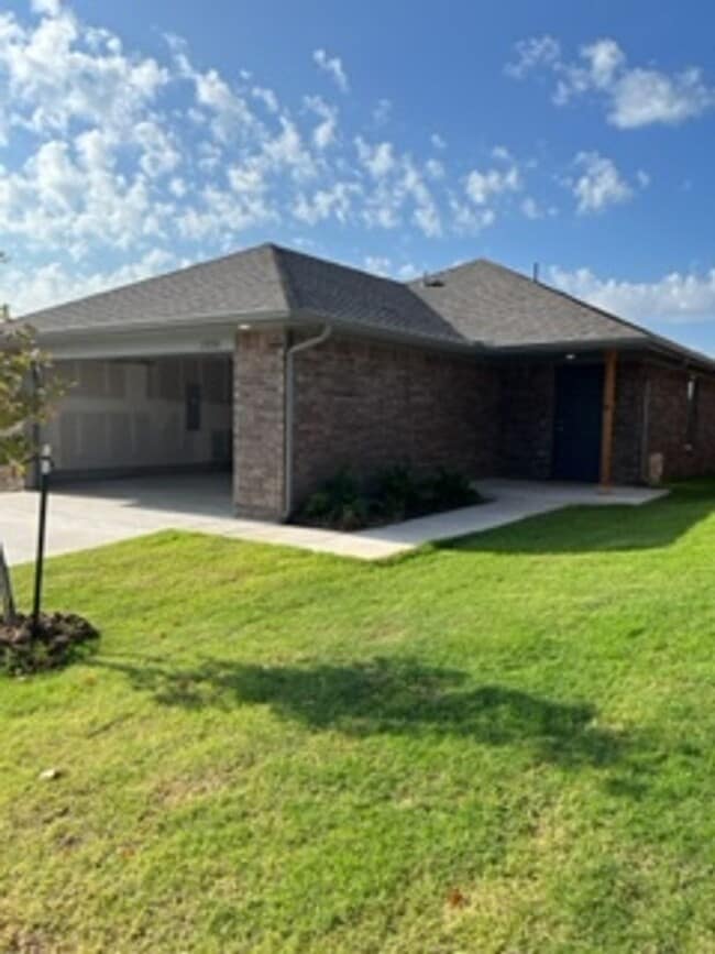 Building Photo - 1st Month Free! Rental