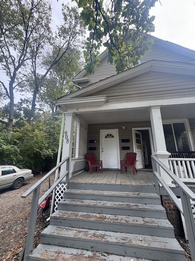 908 SW Macvicar Ave Unit 4