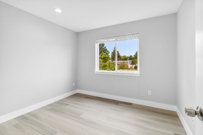 Photo - 5724 Sterling Ave Unit 105