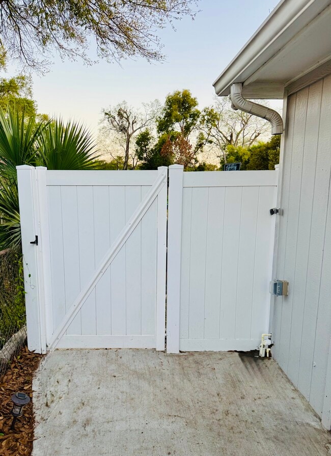 Entrance gate