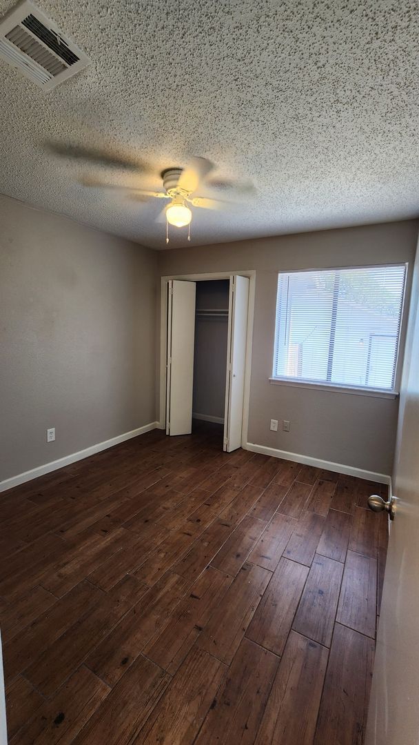 Photo - 1600 W Braker Ln