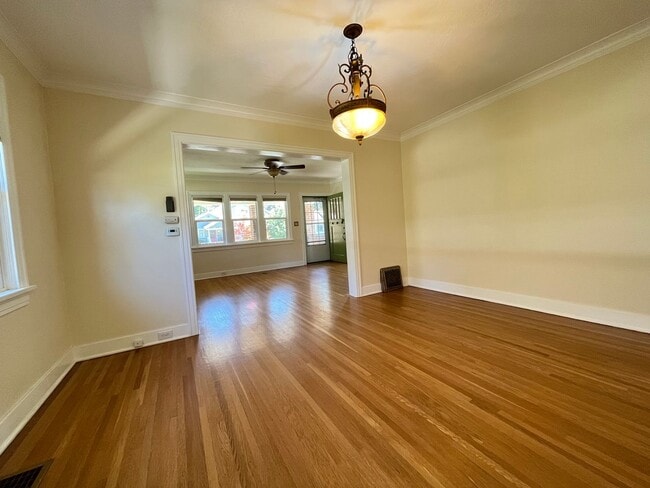 Photo - 208 W 19th Ave