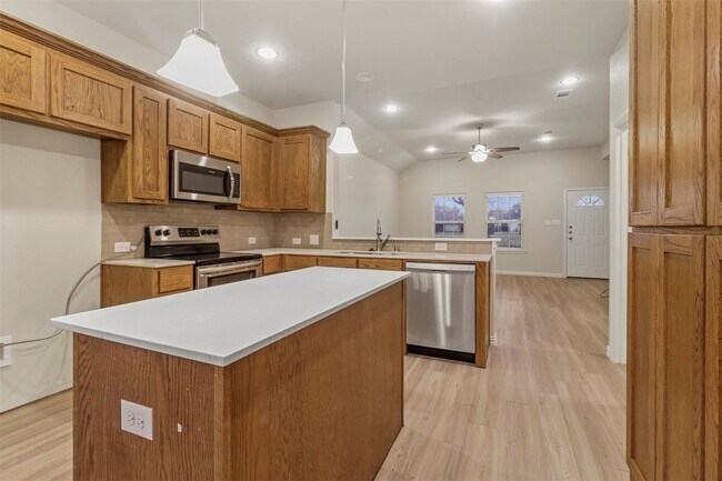Photo - 731 W Morton St