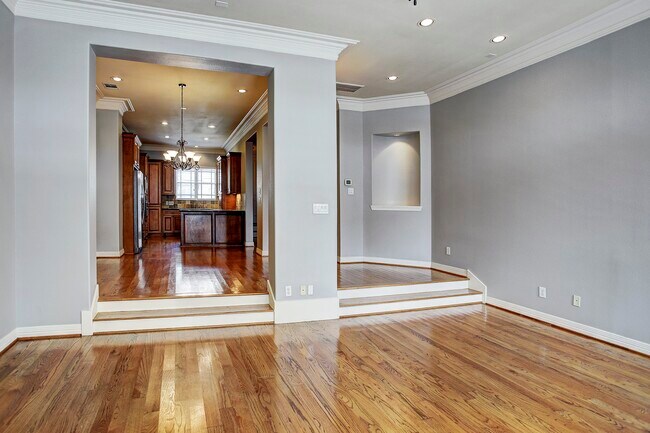 Photo - 1140 Robbie St