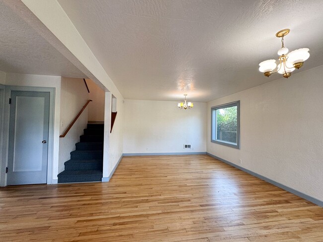 Photo - 3 Bed, 1.5 Bath overlooking the Rose Garde...