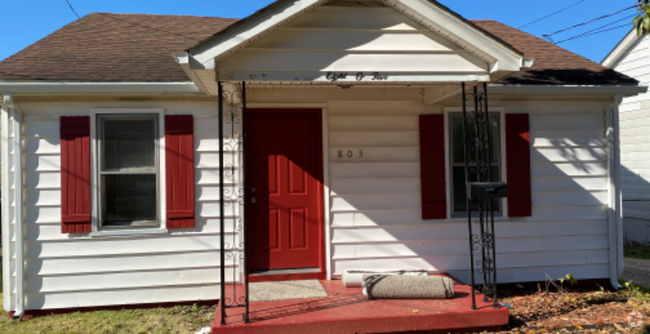 Building Photo - 805 Pond St Rental