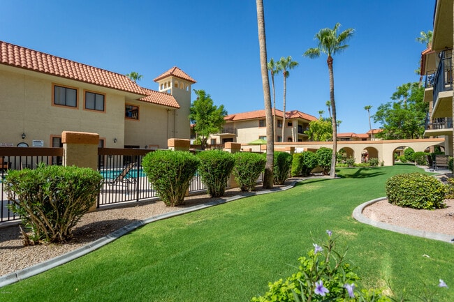 Building Photo - 10330 W Thunderbird Blvd Unit C107b