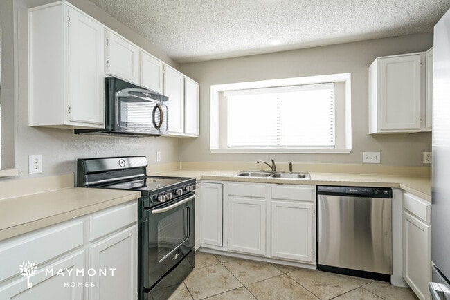 827 Bentle Ct