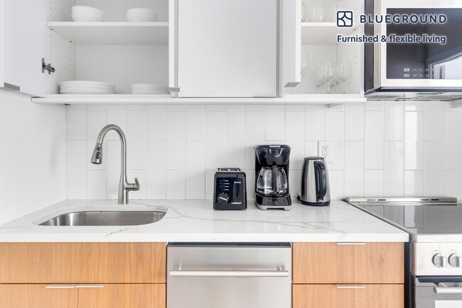 Photo - 501 1/2 E 83rd St Unidad FL3-ID1998