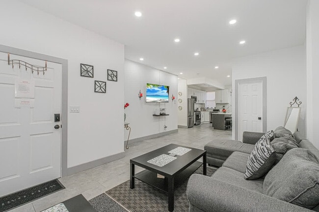 Photo - 479 Putnam Ave Unit SI ID1470333P