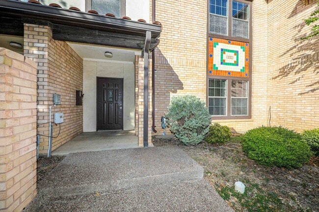 Photo - 2445 Monarch Dr Unit 202