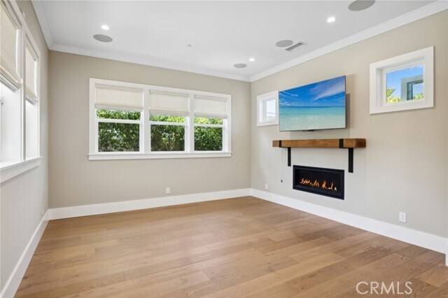 Photo - 326 E 16th St