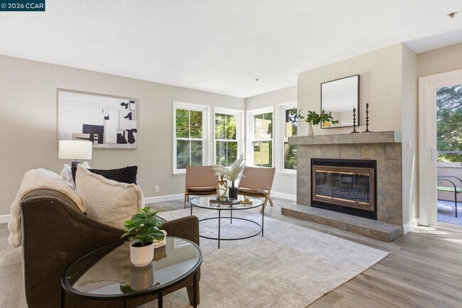 Building Photo - 3279 Mt Diablo Ct Unit 31A