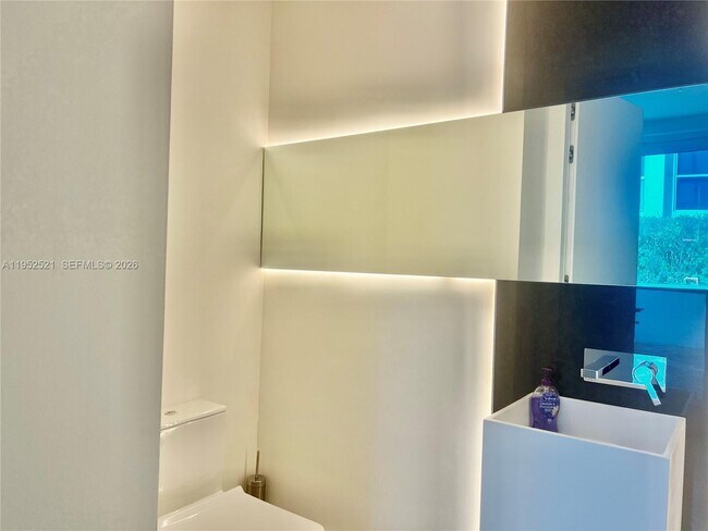 50 South Pointe Dr Unit LOFT5