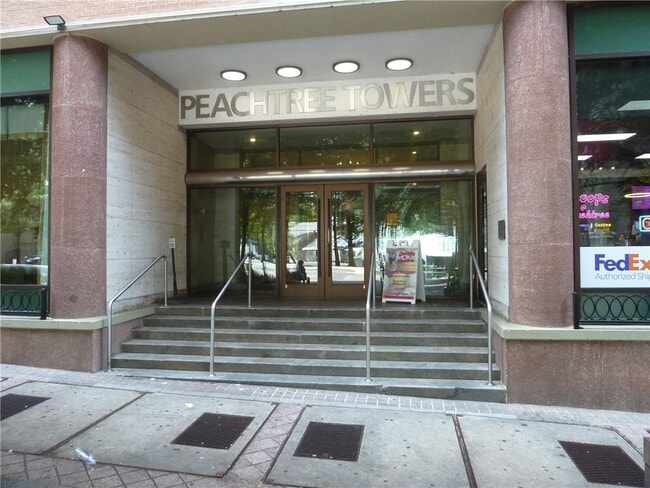 Building Photo - 300 Peachtree St NE Unit 3L Rental