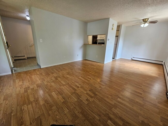 Serene 2 Bedroom 1 1/2 Bath Aurora Townhom... - Serene 2 Bedroom 1 1/2 Bath Aurora Townhom... Townhome