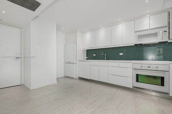 Photo - 2301 Collins Ave Unit 1032