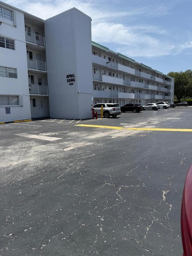 Building Photo - 1333 E Hallandale Beach Blvd Unit 115