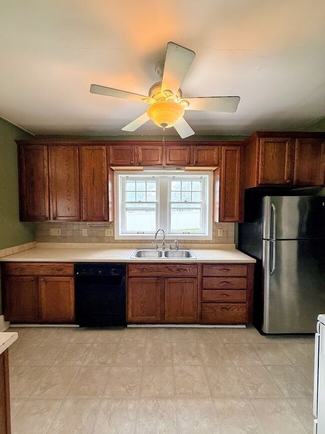 Photo - Three bedroom one bathroom home for rent