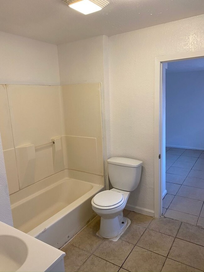Photo - 351 N D St