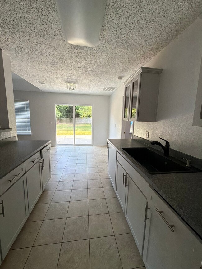 Photo - 804 Creekside Dr