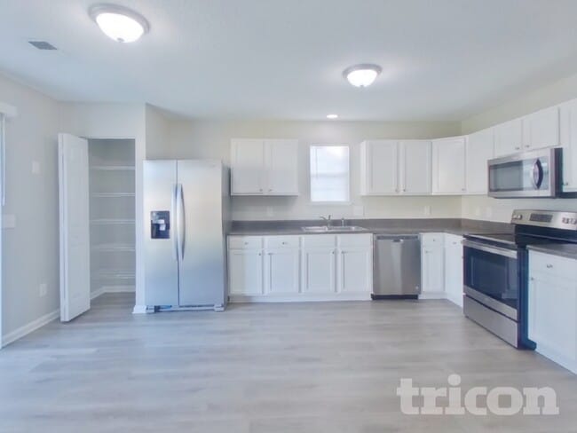Photo - 208 Denby Cir