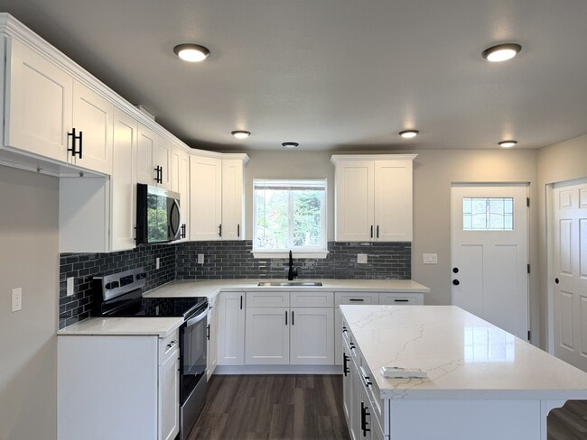 Photo - 4937 Sleater Kinney Rd NE