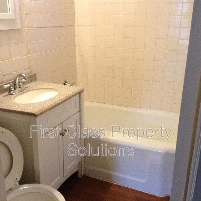 Photo - 121 NW 29th St