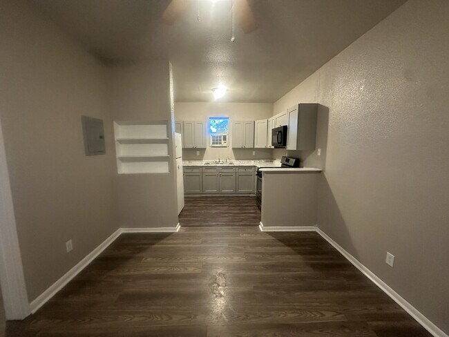 Photo - 378 E Petaluma Blvd Unit B