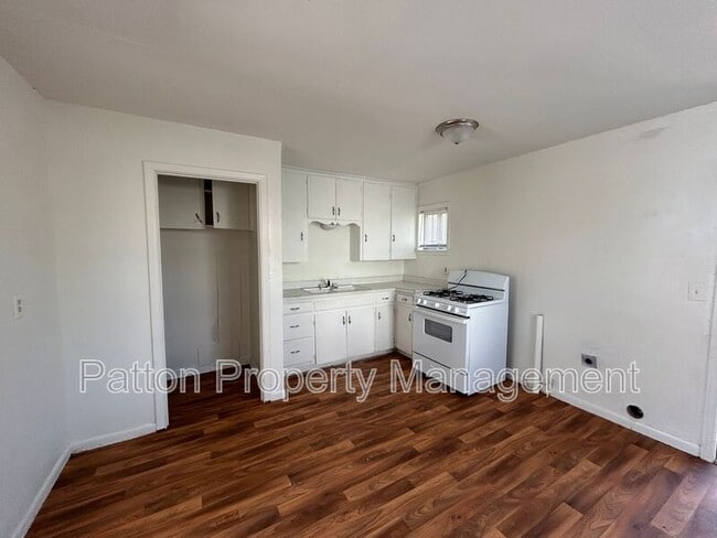 Photo - 2005 N Manhattan St