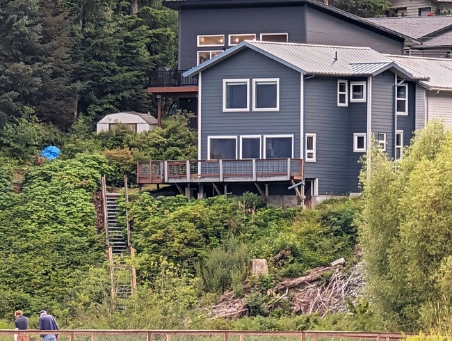 Building Photo - Unfurnished Auke Bay Home, 3BD+Den, 2BA, H...