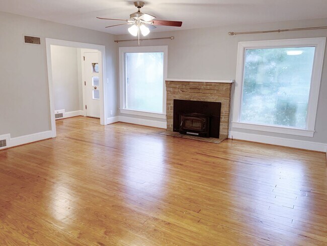 Photo - 110 N Harding St