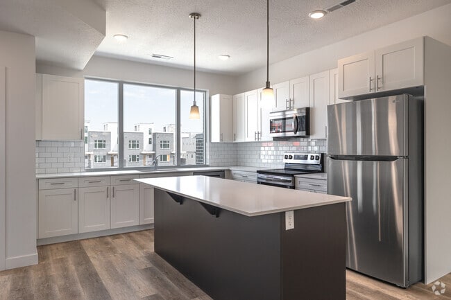Building Photo - Erin Hills Estates Rental