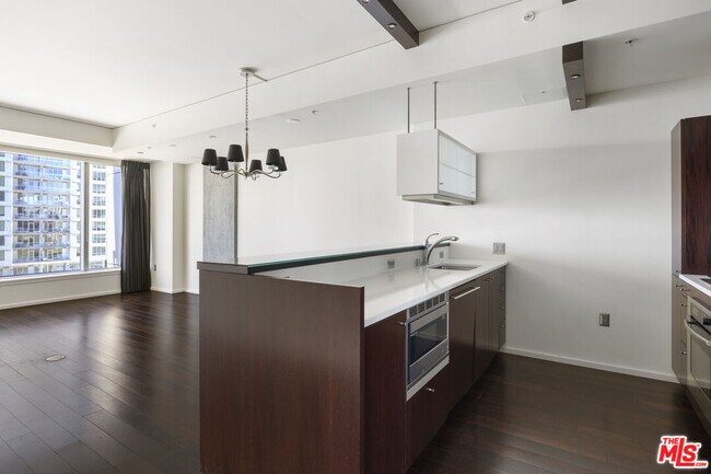 Photo - 1155 S Grand Ave Unidad 912