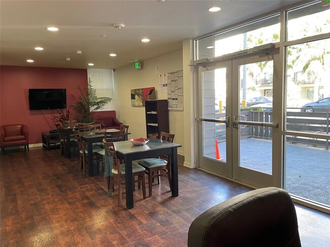 Photo - 1555 Gordon St Apartment
