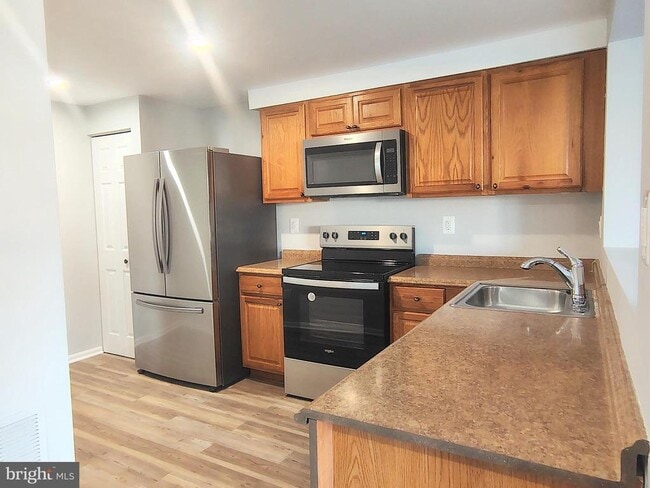 Photo - 564 Hollyberry Way