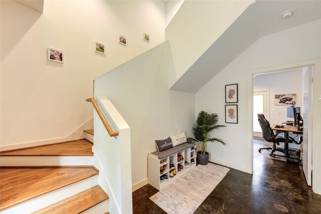 Photo - 5109 Larkin St