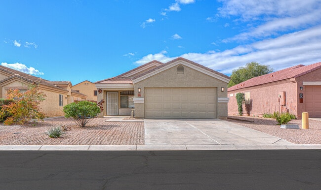 Building Photo - 43749 W Magnolia Rd