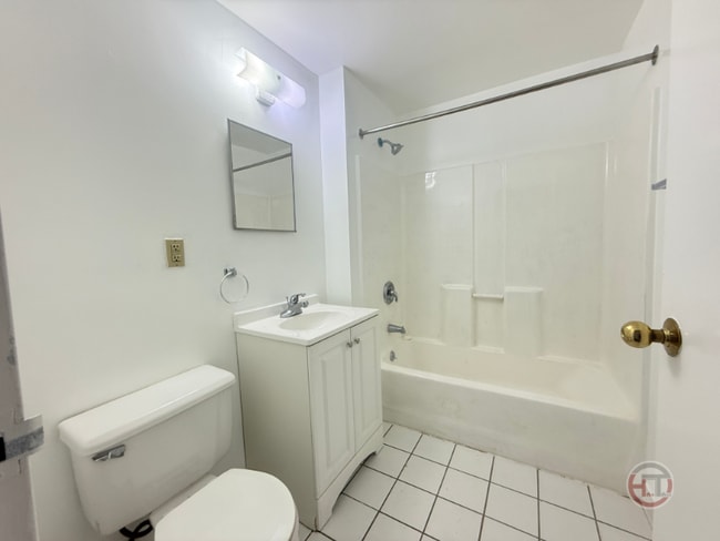 Photo - 1682 Topping Ave