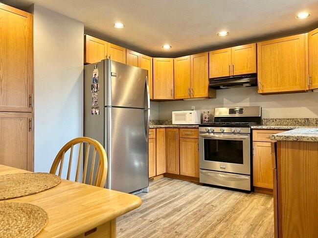 Building Photo - 13 Princeton St Unit 2