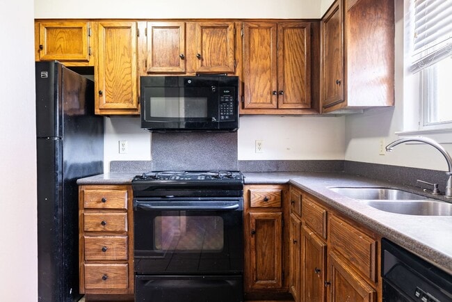 Photo - Maumelle 2 Bedroom Townhouse for Rent – Up...